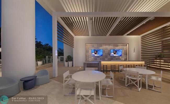 Building Photo - 16385 Biscayne Blvd