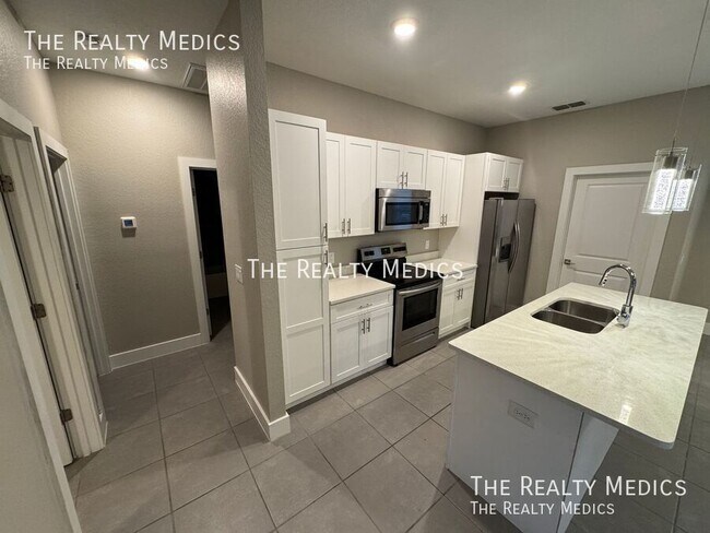 Building Photo - 119 Lily Ln