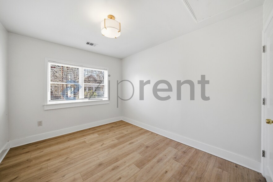 Building Photo - Unit