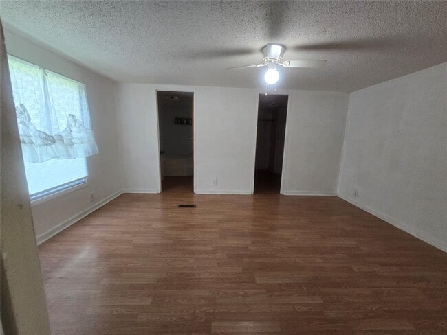 Building Photo - 215 Co Rd 429