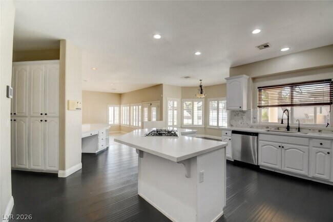 Building Photo - 8623 Golden Canyon Rd