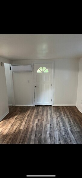 Living Space looking at Front Door - 1845 Junipero Ave