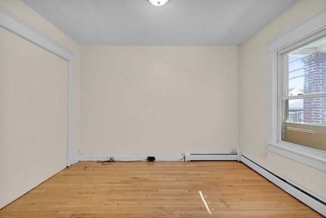 Building Photo - ? Spacious 4-Bedroom Home in Allentown – M...