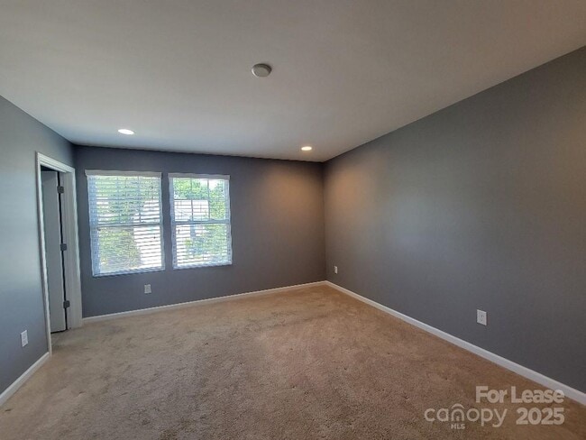Building Photo - 1349 Haestad Ct