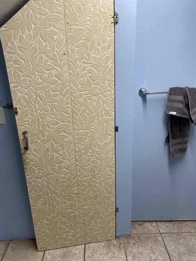 Building Photo - 11 W 14th St