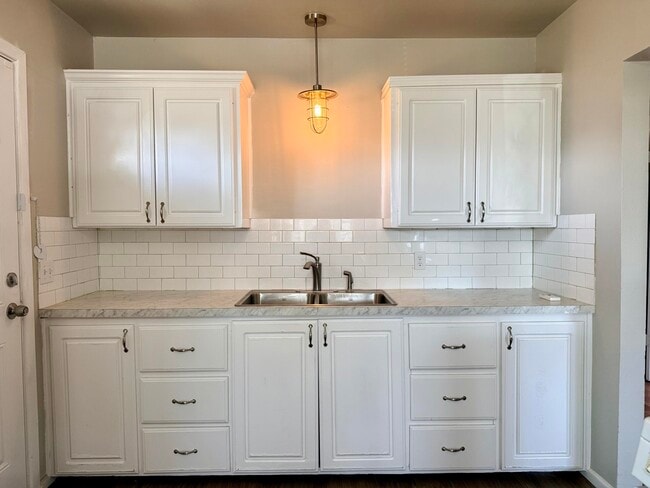 Building Photo - 505 E 37th St