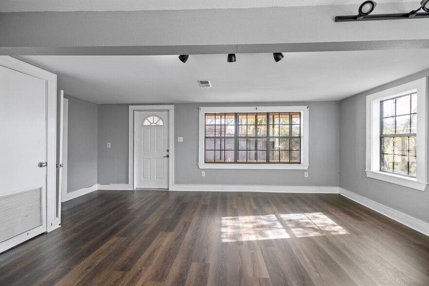 Building Photo - 160 N 7th St