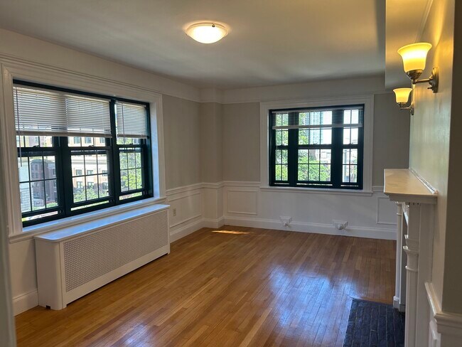 Building Photo - 124 Bowdoin St