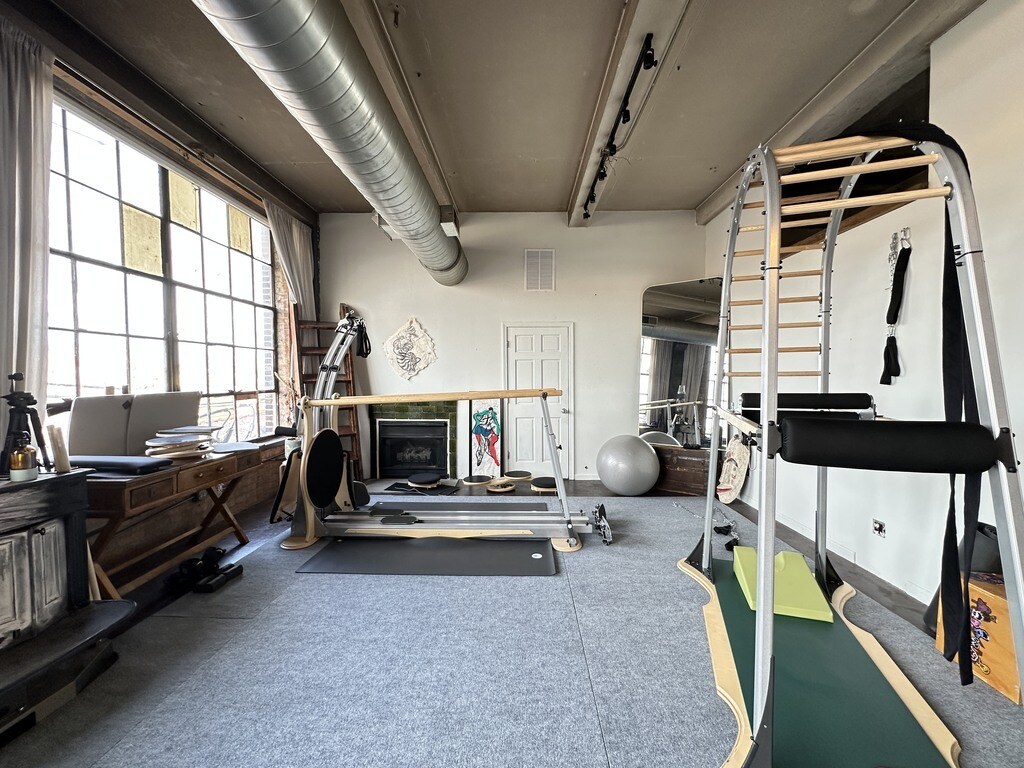 Building Photo - 3144 W Carroll Ave