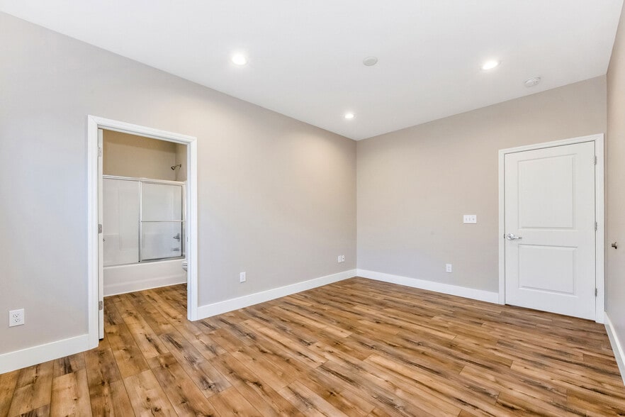 Building Photo - 203 Wallace Cir