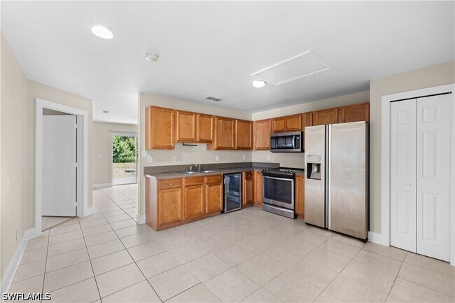 Building Photo - 909 Jaguar Blvd