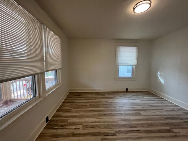 Building Photo - Updated 3 Bedroom Duplex