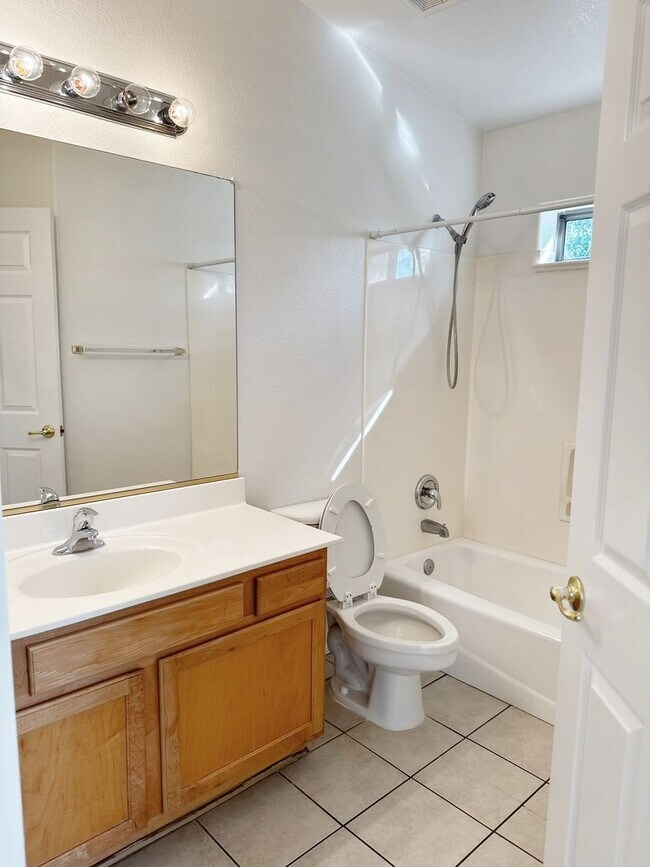 Building Photo - ABSOLUTELY STUNNING 4BR 2.5BA, OVER 2100SQFT, COMMUNITY POOL, CHANDLER