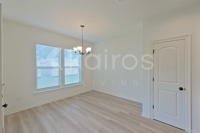 Building Photo - 121 Salvat Dr