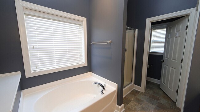 Building Photo - Lovely Bungalow-Style Home Near Downtown Fuquay!