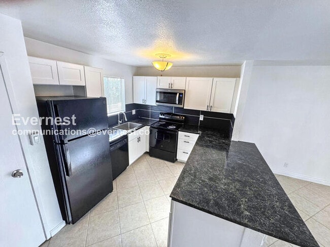 Building Photo - PROMO: Get ONE MONTH FREE when you sign a 15-month lease. / 2 Bed/2 Bath Condo with Essential Ame...