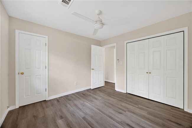 Building Photo - 6000 Mallory Rd