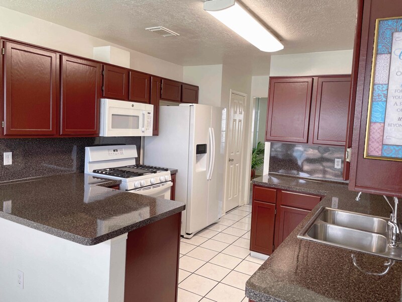 Building Photo - 4026 Almond Lake Dr