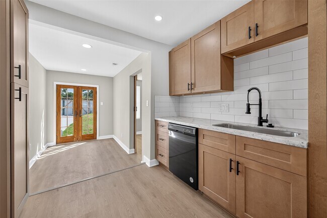 Building Photo - 889 Chas Ln