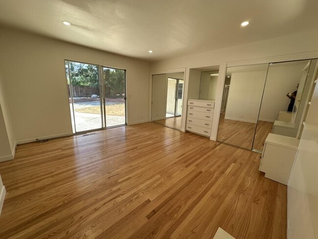 Building Photo - 12689 Cambridge Dr