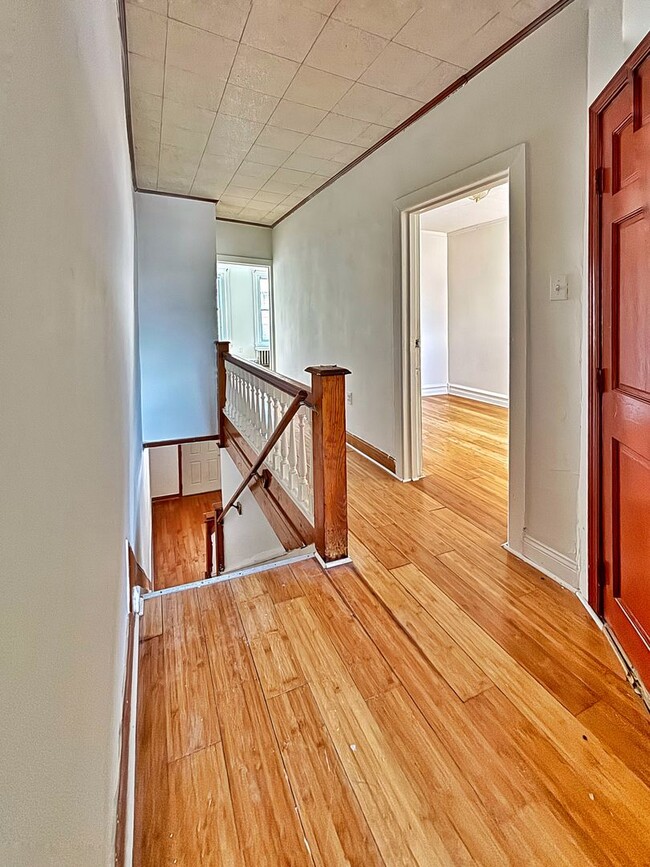 Building Photo - For Rent: 3 Bedroom, 1 Bath House – Availa...