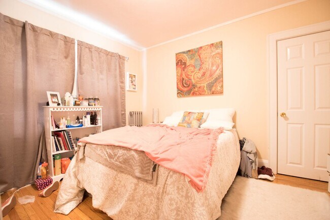 Building Photo - Amazing 3 bath in Brighton!!