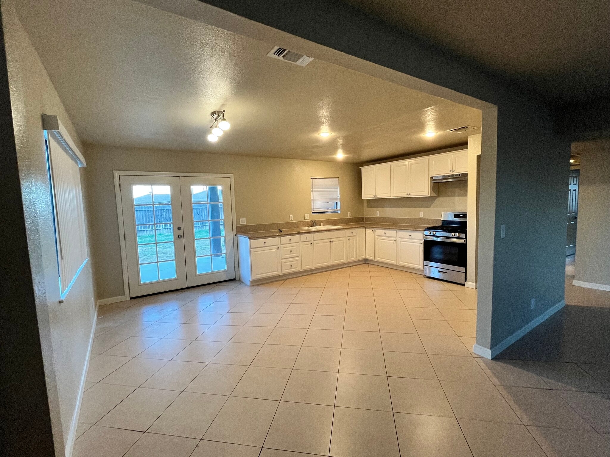 Building Photo - 8512 Tamarack Ave