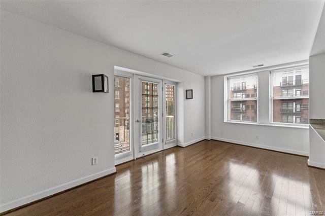 Building Photo - 5539 Pershing Ave