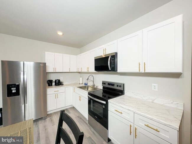 Building Photo - 6717 Glenhurst Dr