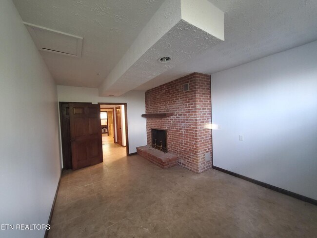 Building Photo - 289 Dark Hollow Rd N