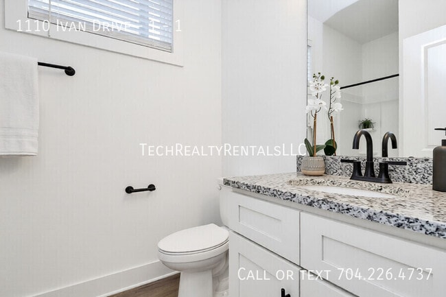 Building Photo - 1110 Ivan Dr