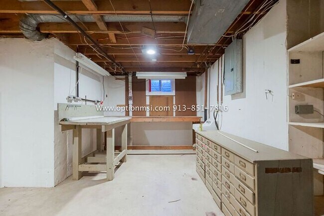 Building Photo - Fantastic four-bedroom ranch in the heart ...