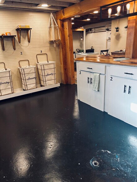 Building Photo - 10166 Glebe Rd