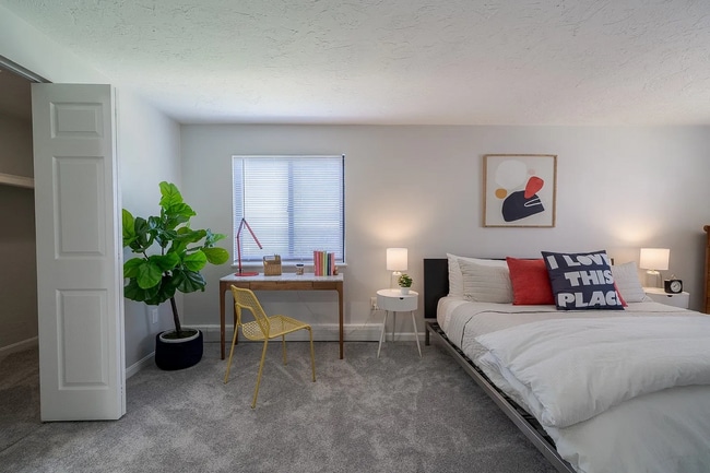 Building Photo - Rosemont Square