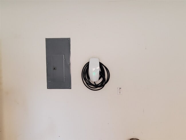 Building Photo - 7143 Laguna Villas