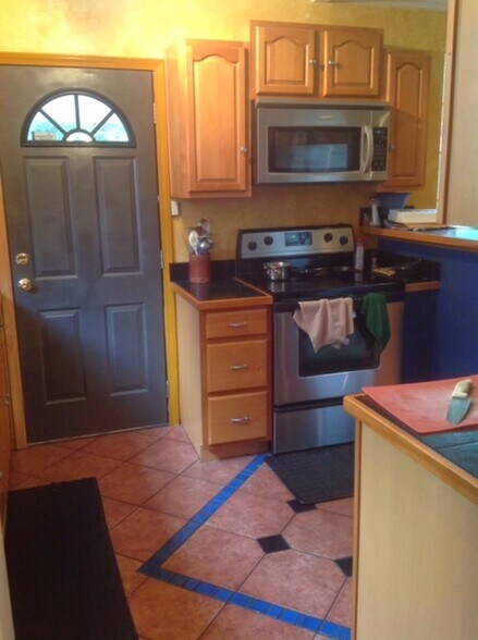 Kitchen. - 3153 Fairwood Lane West