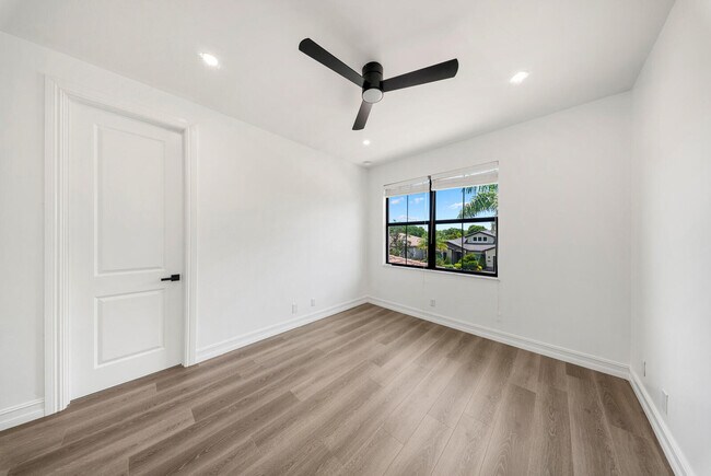 Building Photo - 9065 Watercrest Cir E