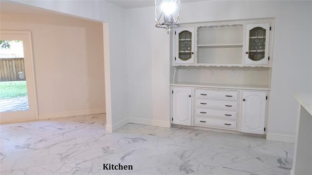 Building Photo - 2300 Monticello Cir