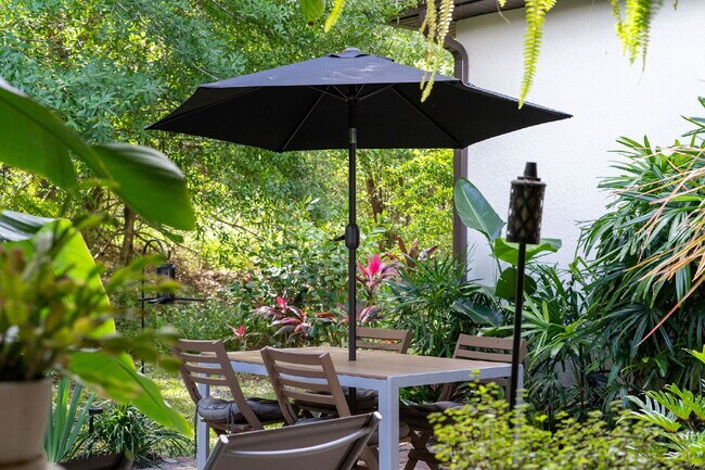 Building Photo - Charming 3-Bed with 2 Baths Oasis in St. C...