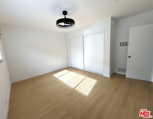 Building Photo - 132 Normandie Ave