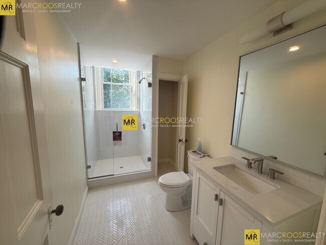 Building Photo - 1755 Beacon St