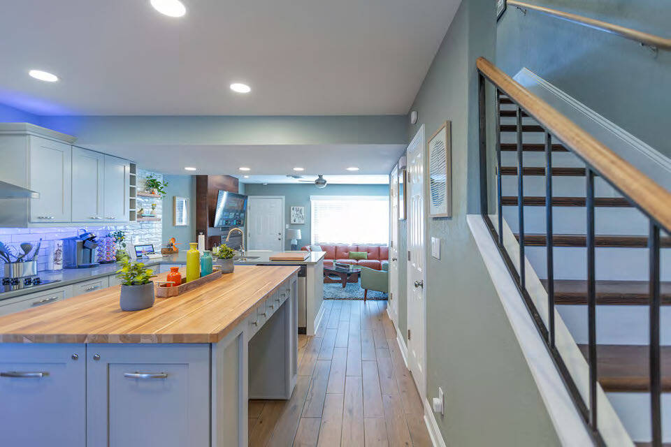 Kitchen into living room - 3000 Golden Rd