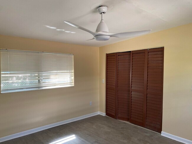 Building Photo - 2320 Sunrise Dr