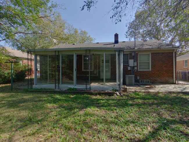 Building Photo - 1715 S Fabrique Dr