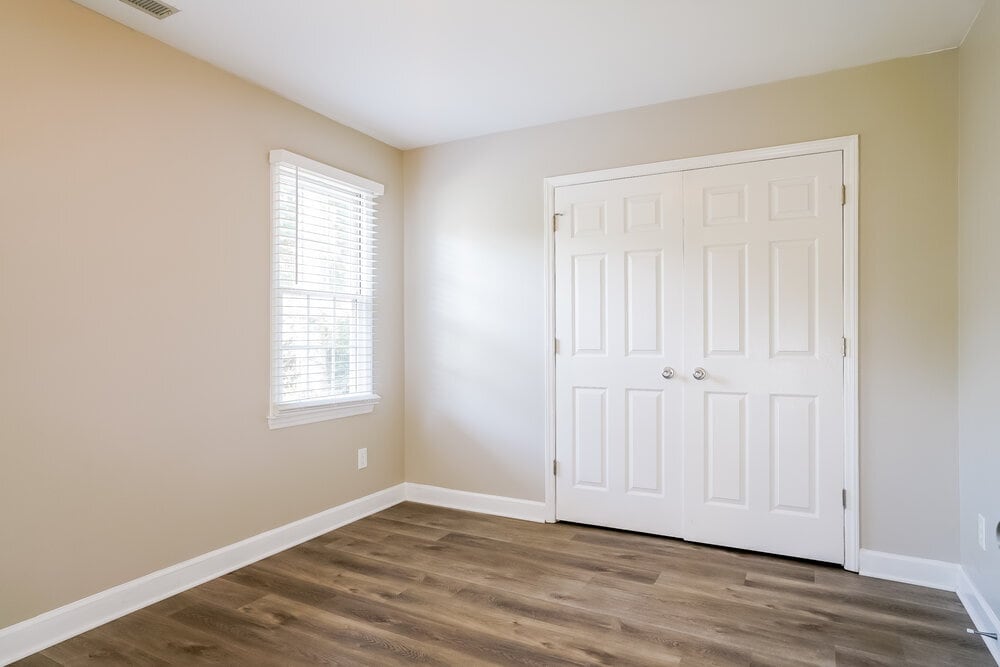 Building Photo - 983 St Catherines Dr