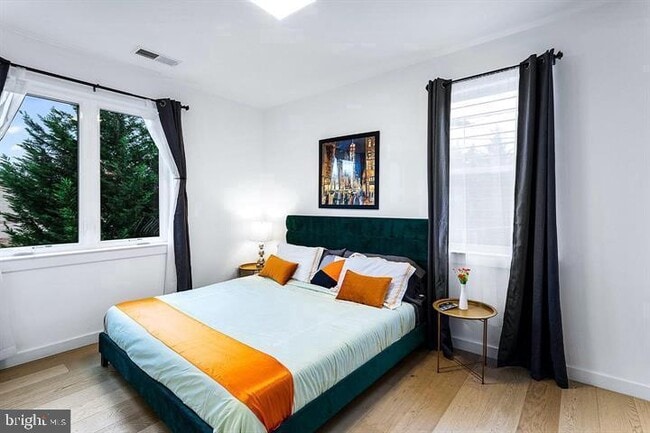 Building Photo - 1806 I St NE