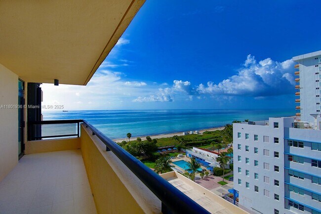 Building Photo - 2555 Collins Ave