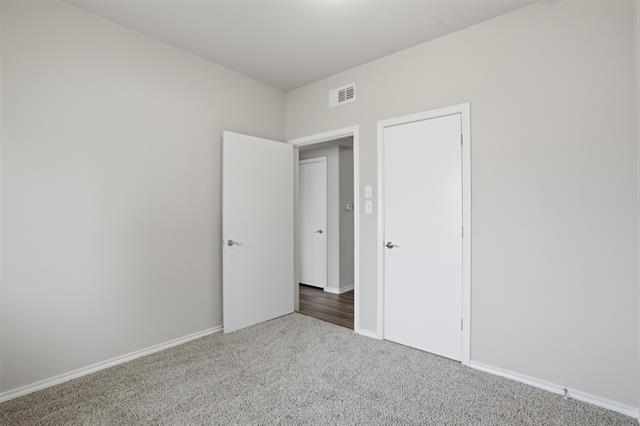 Building Photo - 514 E Hazelwood St