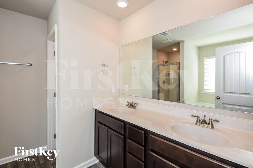 Building Photo - 4954 Hillstone Dr