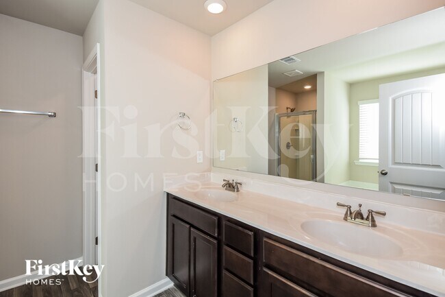 Building Photo - 4954 Hillstone Dr